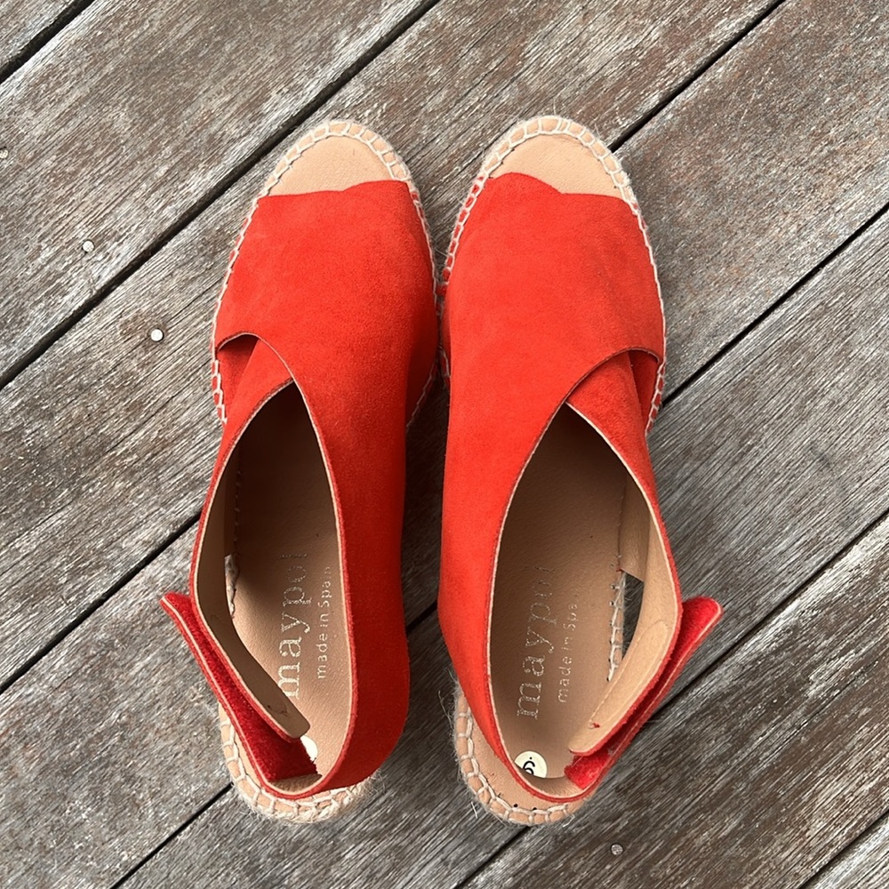 Maypol made in Spain red wedge heel espadrilles. - Picture 2 of 7